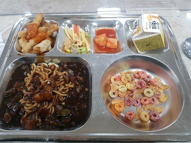 世界の高校生の昼ご飯 韓国編 給食は和テイスト そばやいなり寿司も 高校生新聞オンライン 高校生活と進路選択を応援するお役立ちメディア