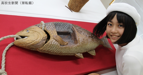 高校生ギャラリー陶芸】北斎作品の鮭をイメージ、「少し面白い顔