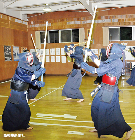 強さのヒミツ49 心を鍛え 技を伸ばす 福岡 中村学園女子剣道部 高校生新聞オンライン 高校生活と進路選択を応援するお役立ちメディア